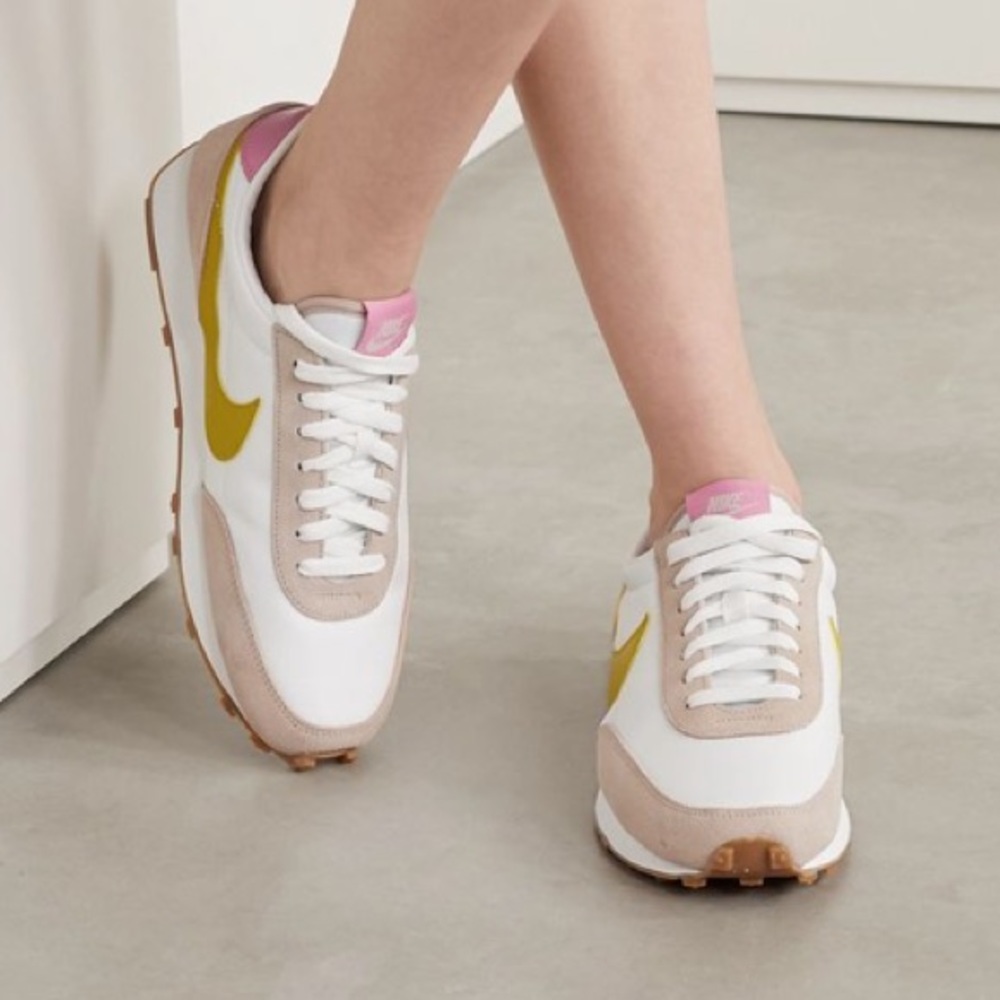 NEVER WORN hard to find Nike Daybreaker sneaks 7.5